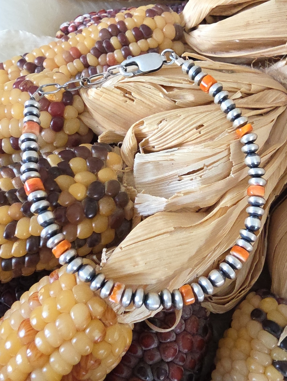 Beautiful NWOT Native American Navajo Sterling Pearl & Orange Spiny Bracelet 🧡